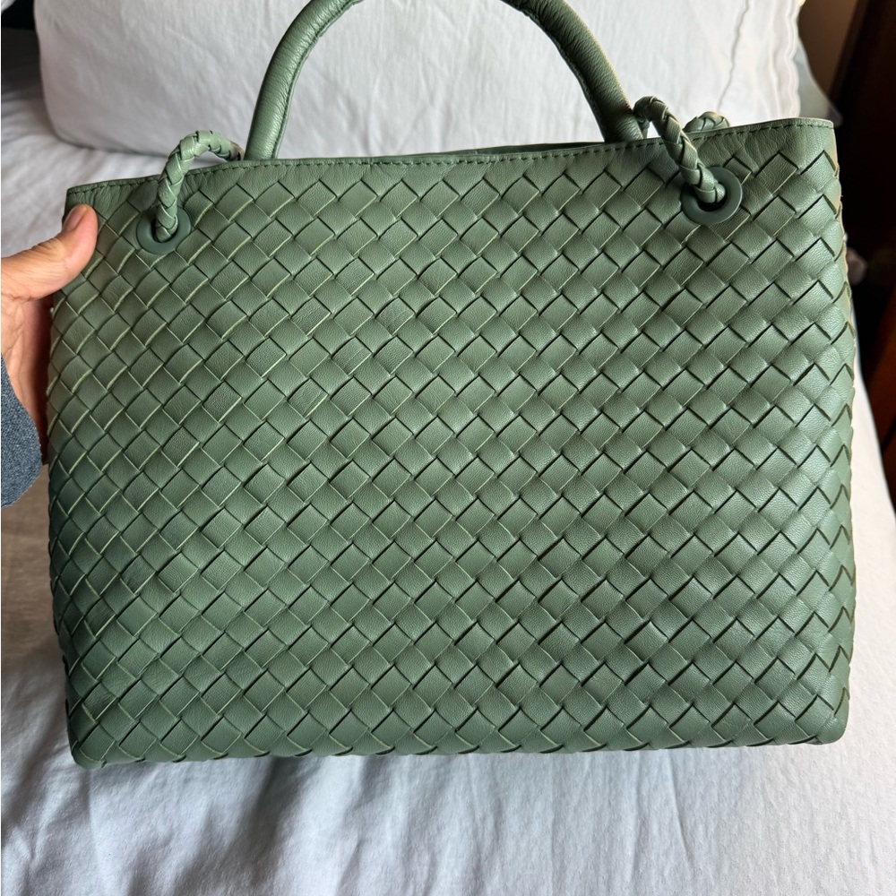 Quince Medium Italian Leather woven satchel
Sage - Picture 3 of 11